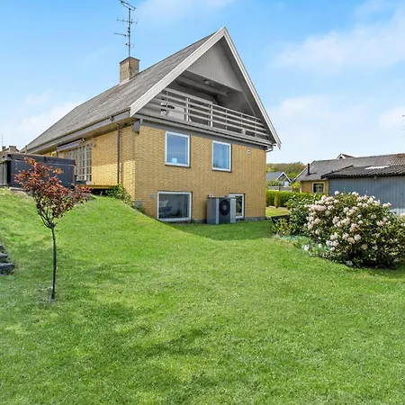 5 Bedroom Lovely In Holiday home
