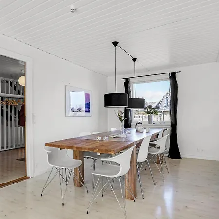 5 Bedroom Lovely In Holiday home