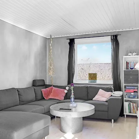 5 Bedroom Lovely In Holiday home *