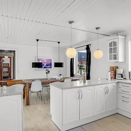 5 Bedroom Lovely In Allinge-Sandvig