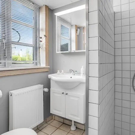 5 Bedroom Lovely In *
