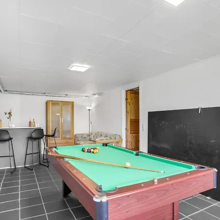 5 Bedroom Lovely In Holiday home *