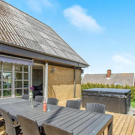 5 Bedroom Lovely In Casa vacanze Allinge-Sandvig