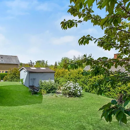 5 Bedroom Lovely In Holiday home *