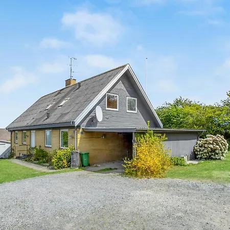 5 Bedroom Lovely In Holiday home *
