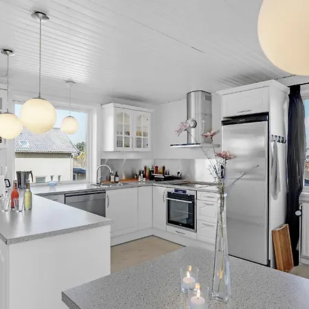 Casa vacanze 5 Bedroom Lovely In Allinge-Sandvig
