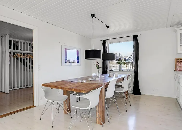5 Bedroom Lovely In Allinge-Sandvig