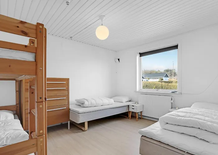 Feriehus 5 Bedroom Lovely In Allinge-Sandvig