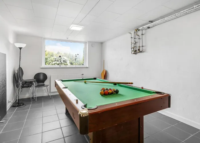 5 Bedroom Lovely In Feriehus Allinge-Sandvig