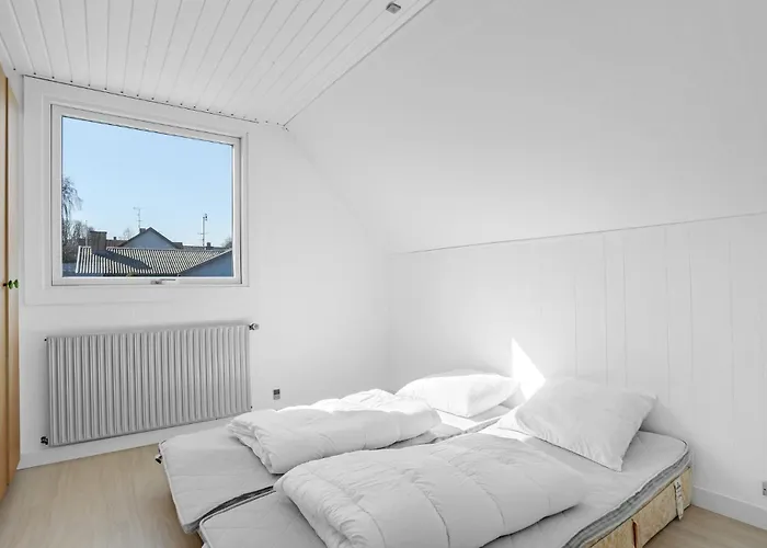 Feriehus 5 Bedroom Lovely In
