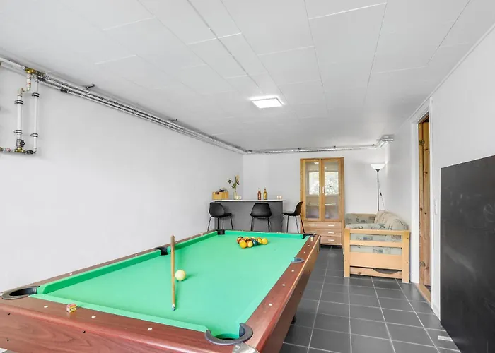 5 Bedroom Lovely In *