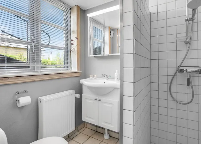 5 Bedroom Lovely In *