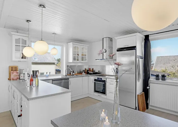 Feriehus 5 Bedroom Lovely In Allinge-Sandvig