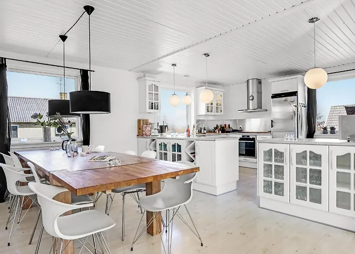 5 Bedroom Lovely In Feriehus
